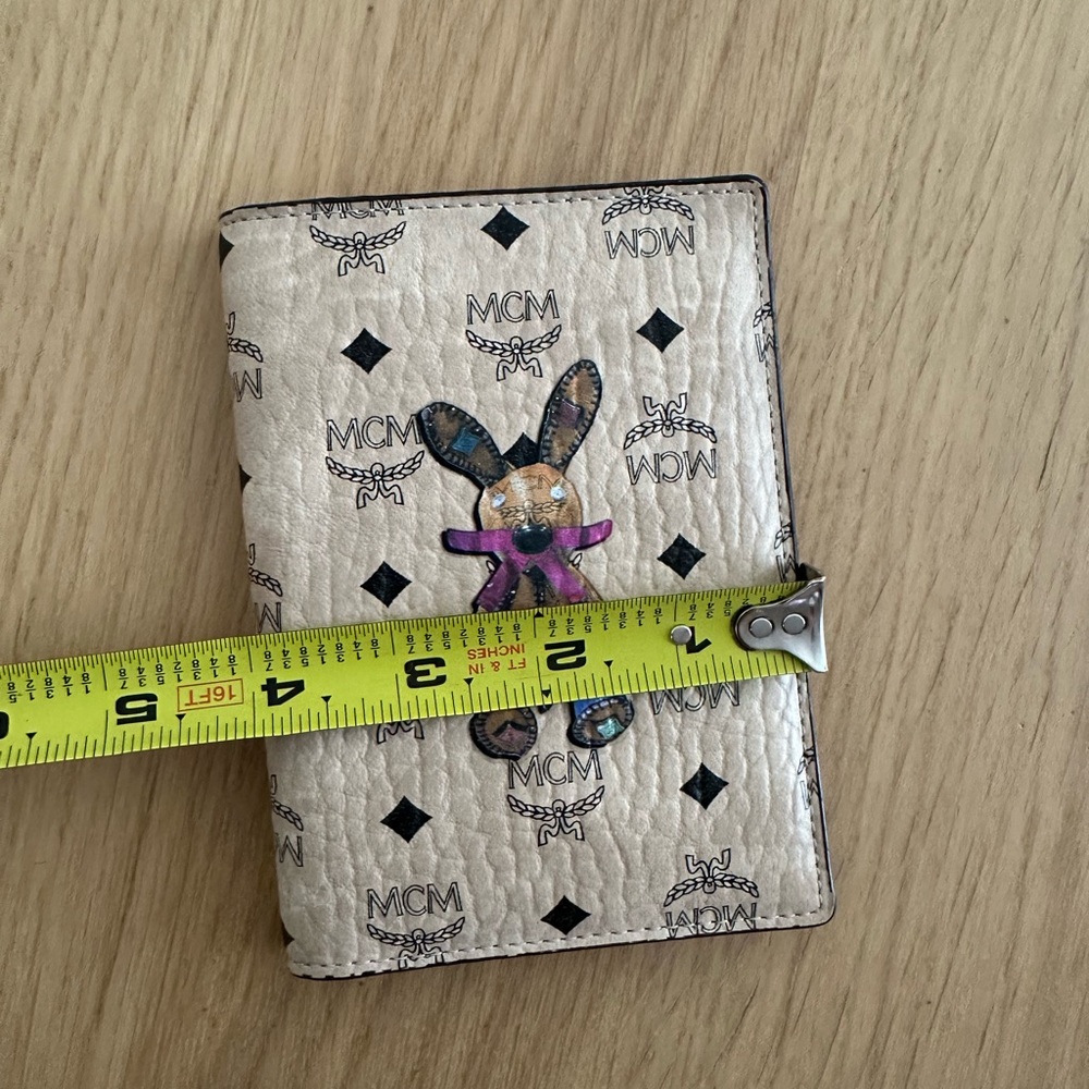 MCM limited passport holder - Picture 5 of 9